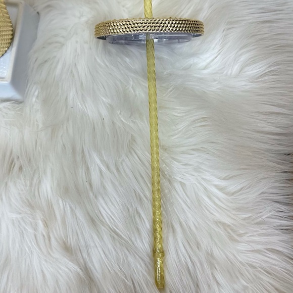 Starbucks Holiday 2022 Gold Studded 24 oz. Venti Tumbler NWT [1940] - Picture 5 of 8